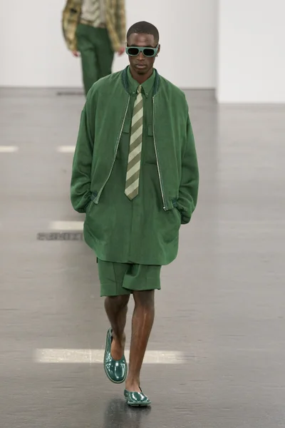 Look 19